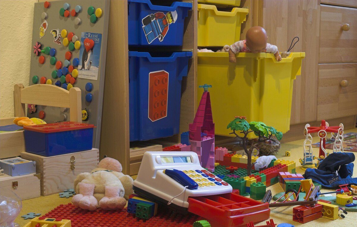 玩具到处都是，怎样培养他自觉地收拾玩具？